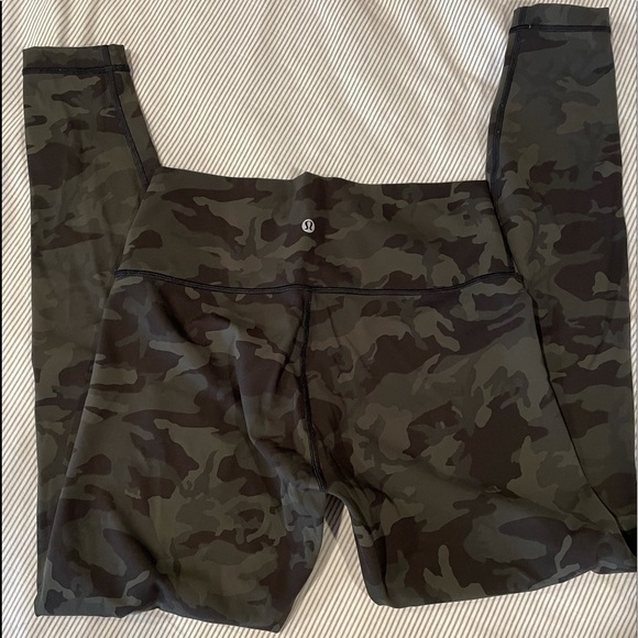 Lululemon Green Camo Wunder Under Leggings - Picture 1 of 3